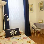 לינה וארוחת בוקר La Casa In Centro 3*