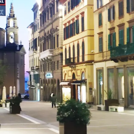 La Casa In Centro Nocleg ze śniadaniem 3*